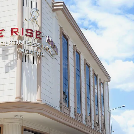Szálloda The Rise Aron Business Merter 3*