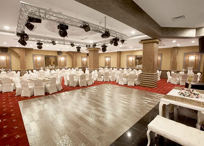 The Rise Aron Business Merter 3*