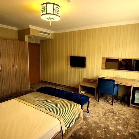 The Rise Aron Business Merter 3*