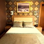 Hotel The Rise Aron Business Merter