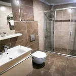 Hotel The Rise Aron Business Merter